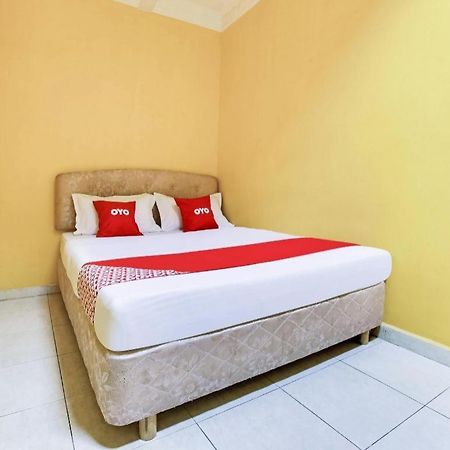 Oyo 89406 Lucky Budget Hotel Nilai Eksteriør billede