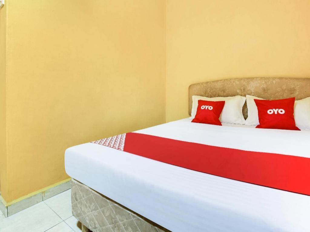 Oyo 89406 Lucky Budget Hotel Nilai Eksteriør billede