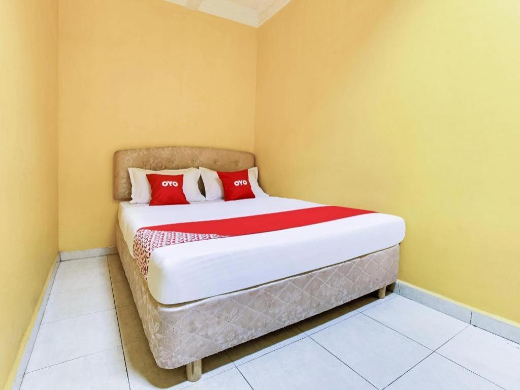 Oyo 89406 Lucky Budget Hotel Nilai Eksteriør billede