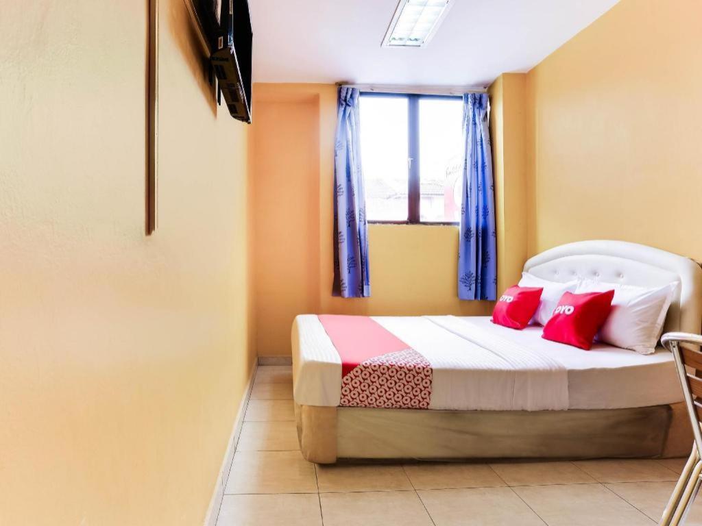 Oyo 89406 Lucky Budget Hotel Nilai Eksteriør billede