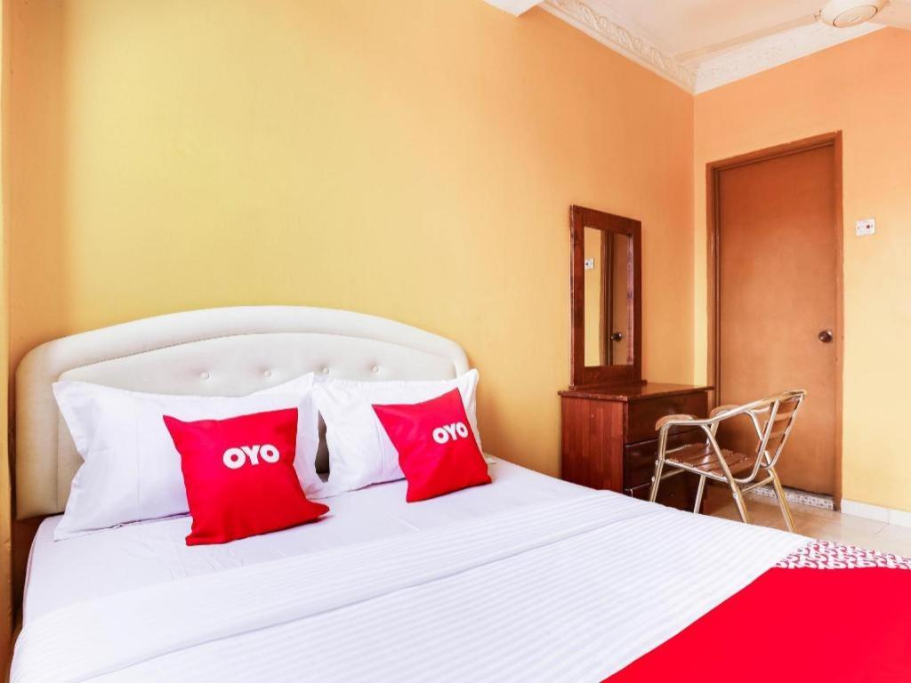 Oyo 89406 Lucky Budget Hotel Nilai Eksteriør billede