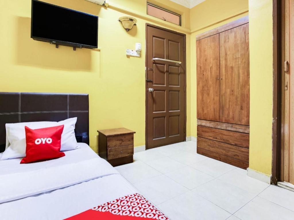 Oyo 89406 Lucky Budget Hotel Nilai Eksteriør billede