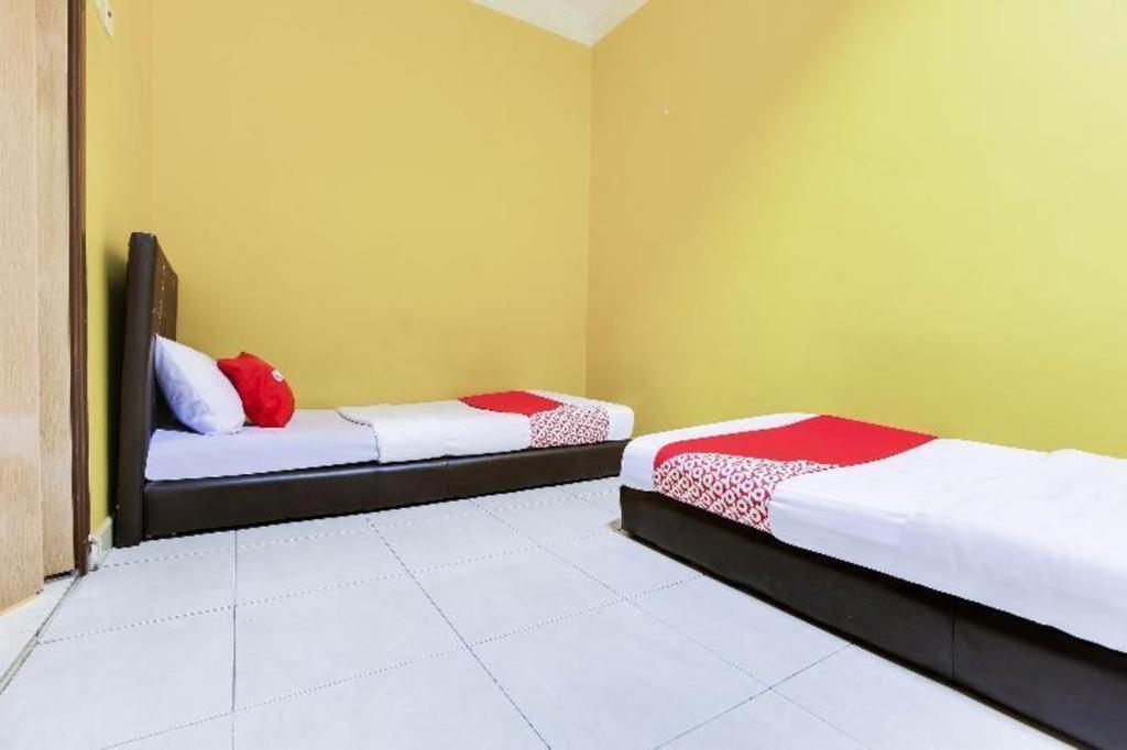 Oyo 89406 Lucky Budget Hotel Nilai Eksteriør billede