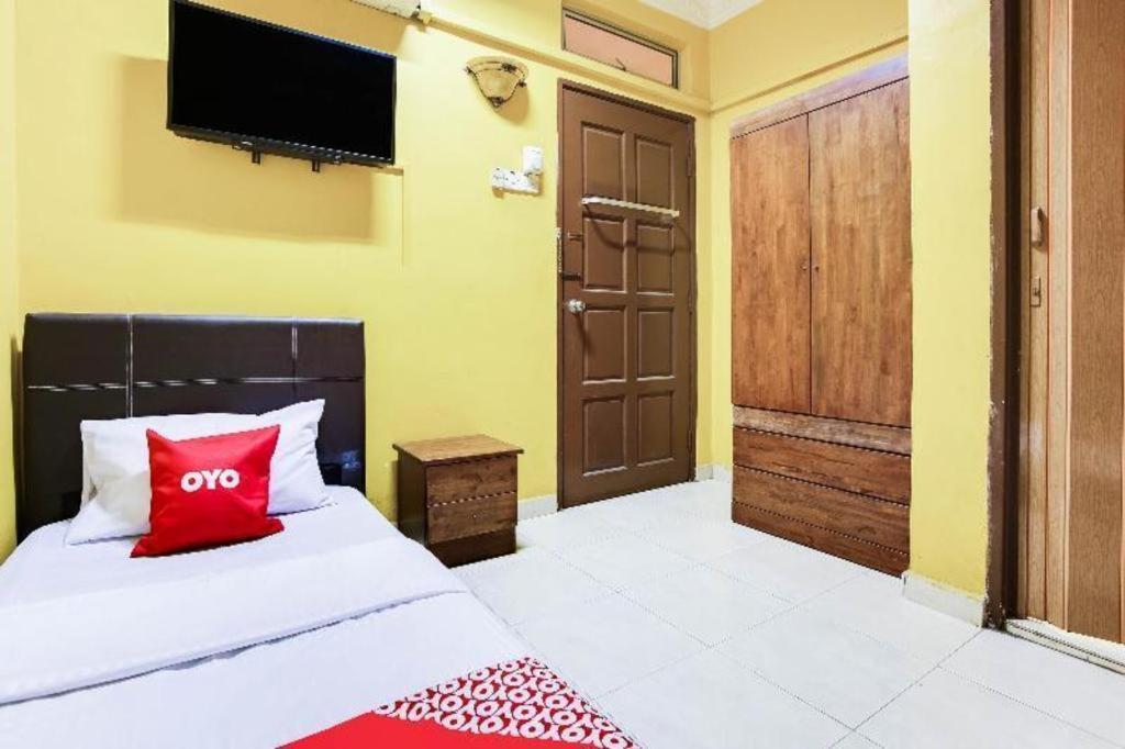 Oyo 89406 Lucky Budget Hotel Nilai Eksteriør billede