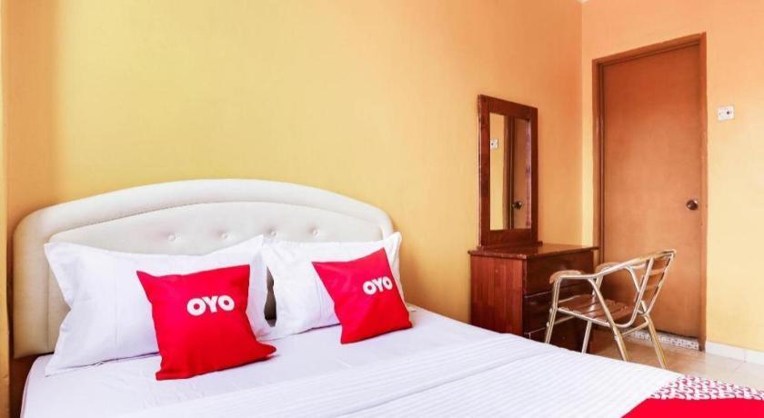 Oyo 89406 Lucky Budget Hotel Nilai Eksteriør billede