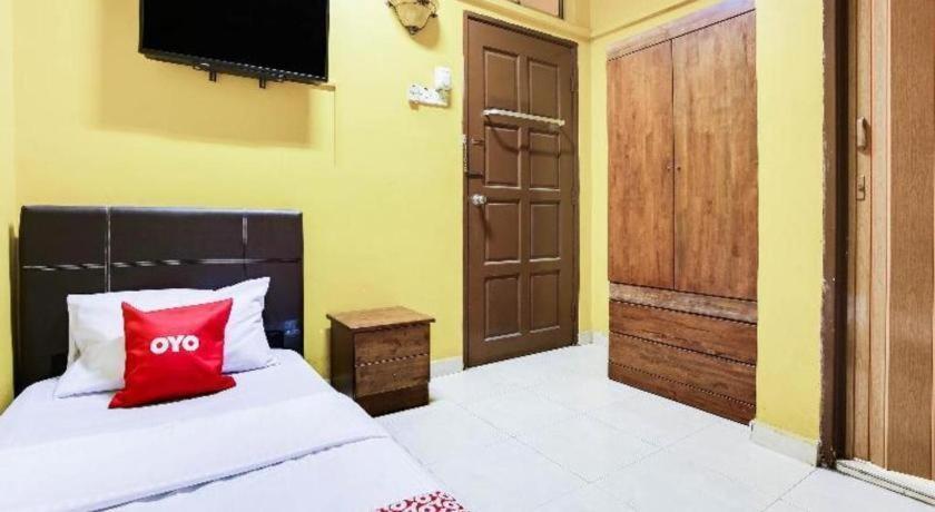 Oyo 89406 Lucky Budget Hotel Nilai Eksteriør billede