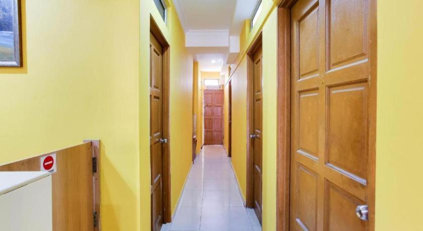 Oyo 89406 Lucky Budget Hotel Nilai Eksteriør billede