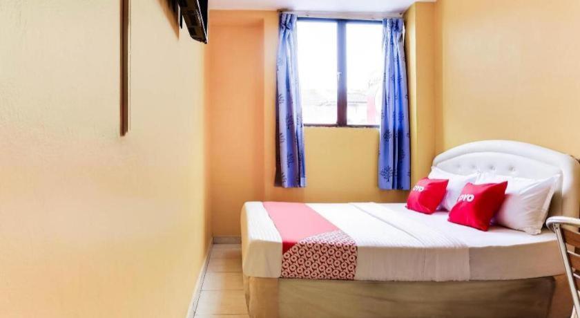 Oyo 89406 Lucky Budget Hotel Nilai Eksteriør billede