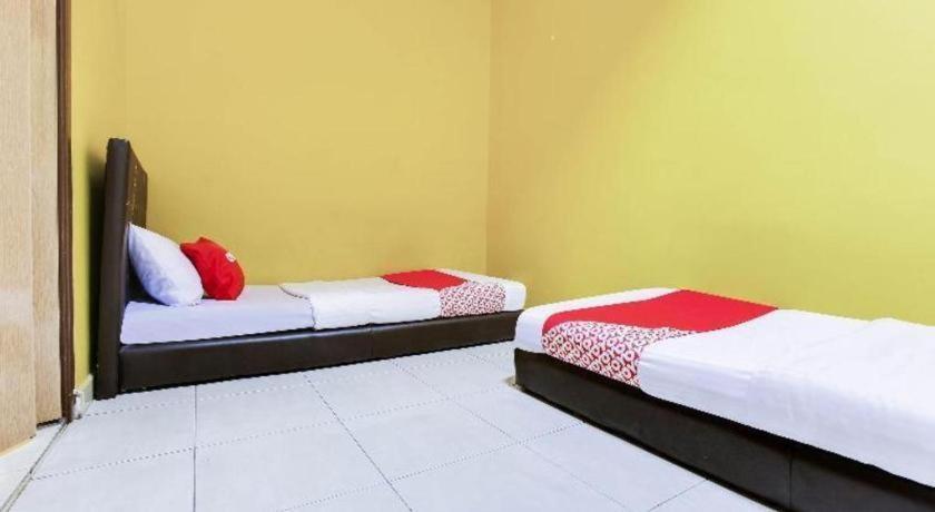 Oyo 89406 Lucky Budget Hotel Nilai Eksteriør billede