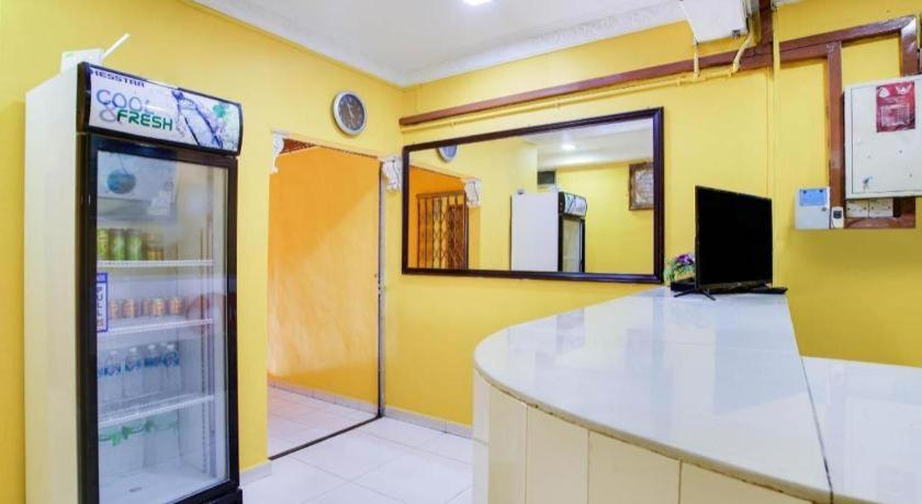 Oyo 89406 Lucky Budget Hotel Nilai Eksteriør billede