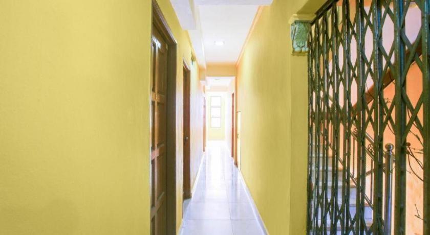 Oyo 89406 Lucky Budget Hotel Nilai Eksteriør billede